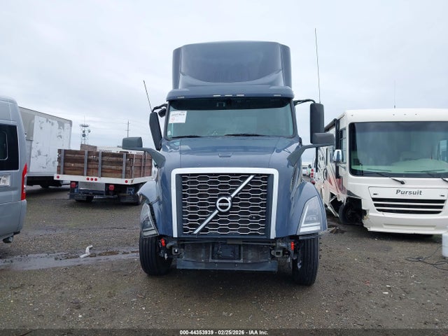 Volvo VNL 2022 4V4NC9UG7NN309648 Image 11