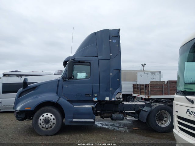 Volvo VNL 2022 4V4NC9UG7NN309648 Image 13