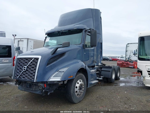 Volvo VNL 2022 4V4NC9UG7NN309648 Image 2