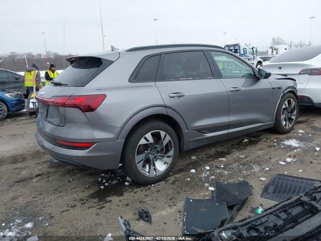 2021 AUDI E-TRON WA1AAAGE6MB012375 Photo 3