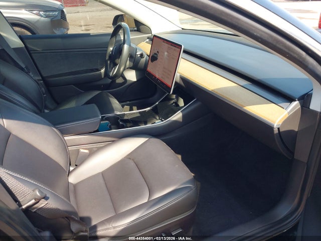 44354001 :رقم المزاد ، 5YJ3E1EA4KF296733 vin ، 2019 Tesla Model 3 Long Range/mid Range/standard Range/standard Range Plus مزاد بيع