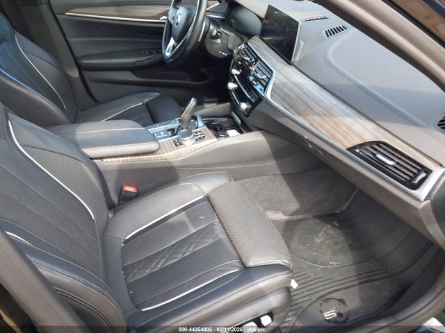 2020 Bmw 530i Xdrive მანქანა იყიდება აუქციონზე, vin: WBAJR7C01LWW72937, აუქციონის ნომერი: 44354005