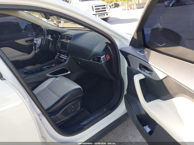2017 JAGUAR F-PACE SADCL2BVXHA055350 Photo 4