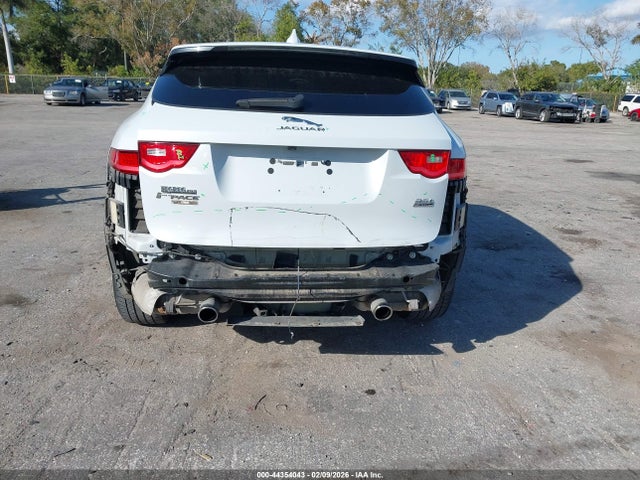 2017 JAGUAR F-PACE SADCL2BVXHA055350 Photo 5