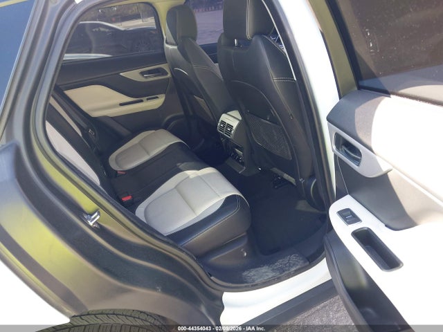 2017 JAGUAR F-PACE SADCL2BVXHA055350 Photo 7
