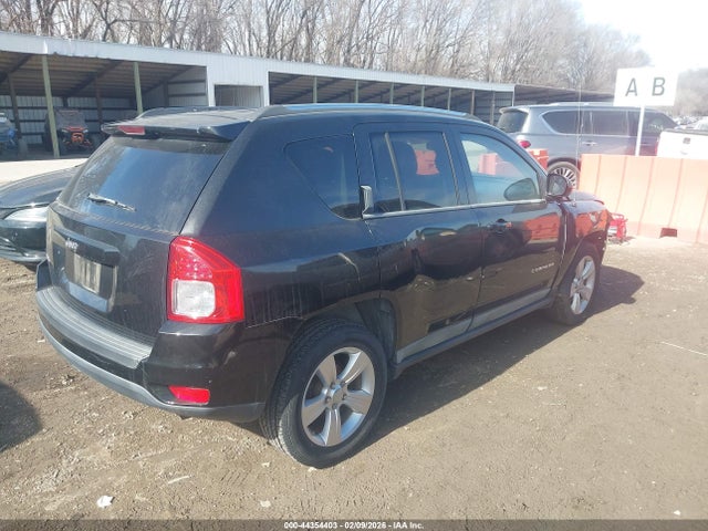 2011 JEEP COMPASS 1J4NF1FB3BD186805 Photo 3