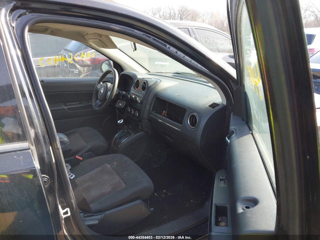 2011 JEEP COMPASS 1J4NF1FB3BD186805 Photo 4