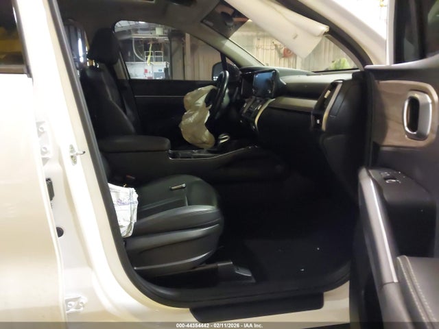 5XYRLDLC8NG130900 KIA Sorento X-line S