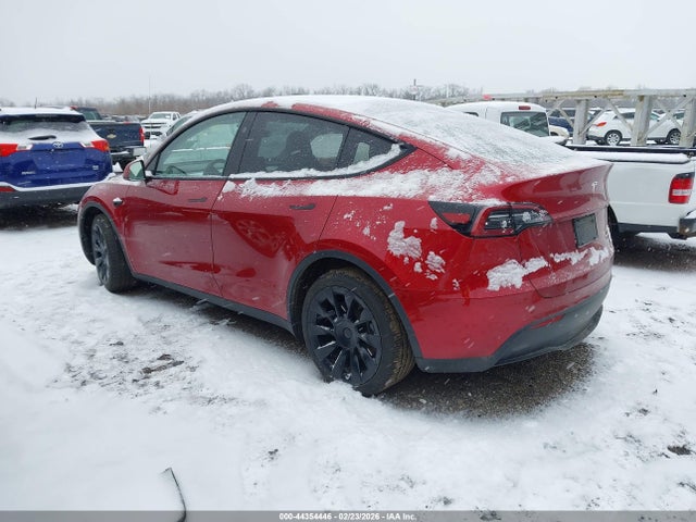 2024 TESLA MODEL Y 7SAYGAEE1RF029632 Photo 2