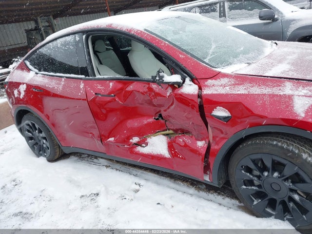 2024 TESLA MODEL Y 7SAYGAEE1RF029632 Photo 5