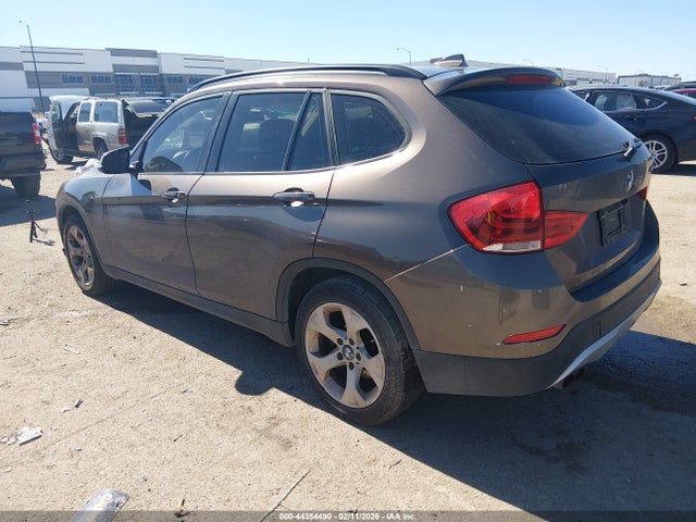 2014 BMW X1 WBAVM1C58EVW53769 Photo 2