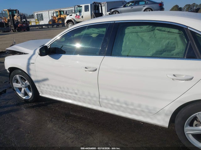 Продажа на аукционе авто 2015 Volkswagen Passat 1.8t Limited Edition, vin: 1VWAS7A33FC112585, номер лота: 44354588