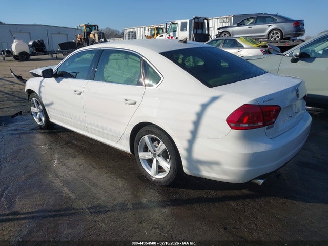 Продажа на аукционе авто 2015 Volkswagen Passat 1.8t Limited Edition, vin: 1VWAS7A33FC112585, номер лота: 44354588