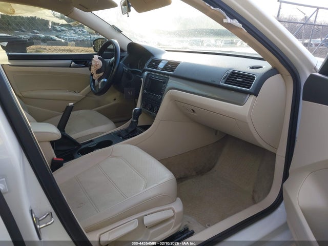 Продажа на аукционе авто 2015 Volkswagen Passat 1.8t Limited Edition, vin: 1VWAS7A33FC112585, номер лота: 44354588