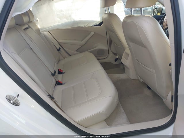 Продажа на аукционе авто 2015 Volkswagen Passat 1.8t Limited Edition, vin: 1VWAS7A33FC112585, номер лота: 44354588