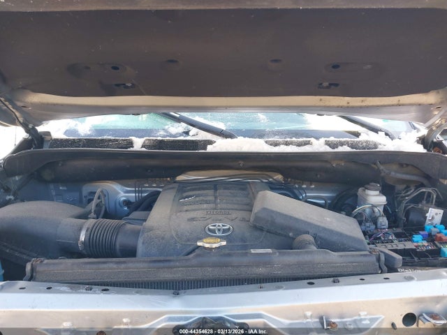 5TFUY5F12HX586582 Toyota Tundra Sr5 5.7l V8
