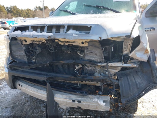 5TFUY5F12HX586582 Toyota Tundra Sr5 5.7l V8