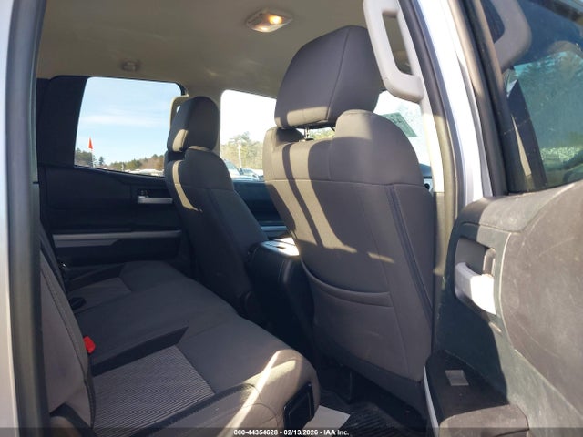 5TFUY5F12HX586582 Toyota Tundra Sr5 5.7l V8