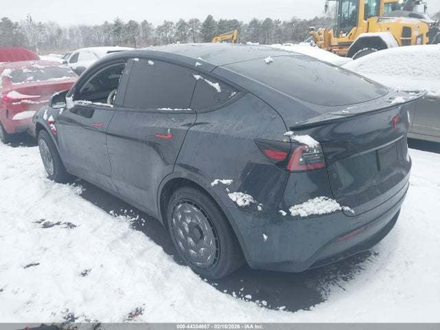 2024 TESLA MODEL Y 7SAYGDED0RF110081 Photo 2