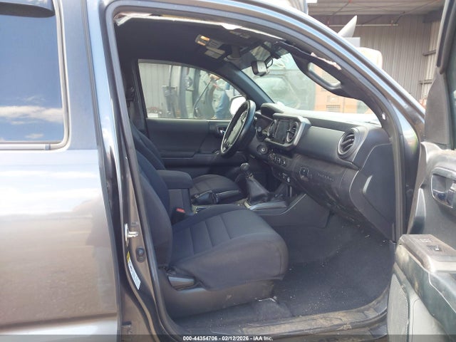 5TFCZ5AN3HX054826 Toyota Tacoma Sr5 V6