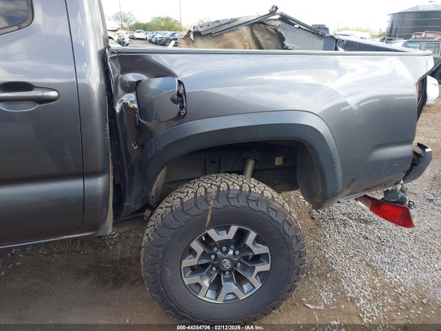 5TFCZ5AN3HX054826 Toyota Tacoma Sr5 V6