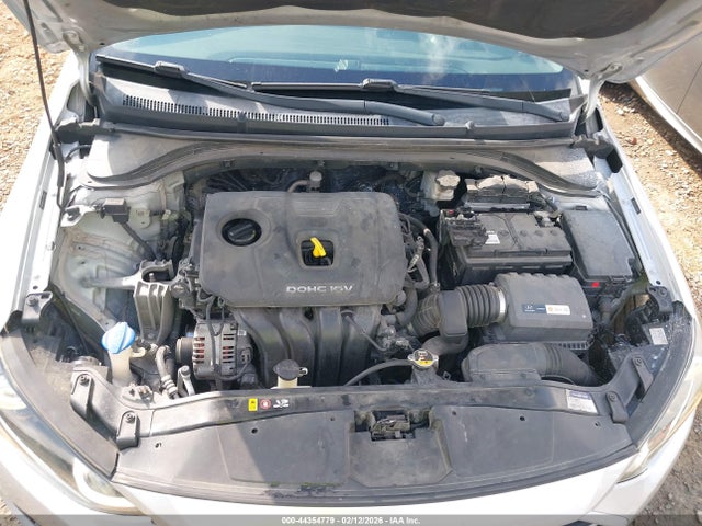 5NPD84LF6JH300258 Hyundai ELANTRA SEL