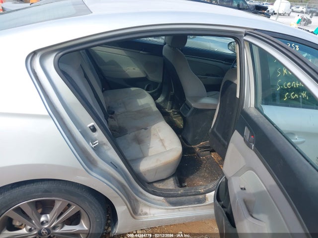 5NPD84LF6JH300258 Hyundai ELANTRA SEL