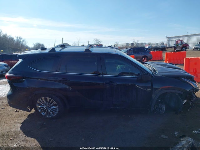 Продажа на аукционе авто 2024 Toyota Highlander Platinum, vin: 5TDKDRBHXRS573258, номер лота: 44354815