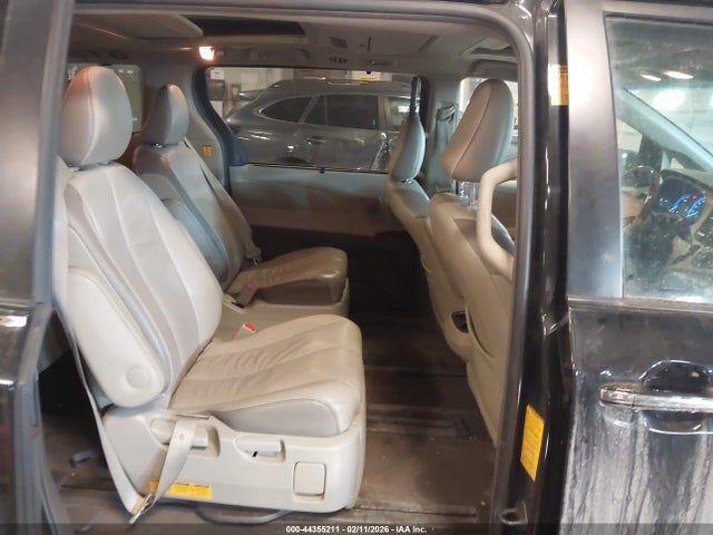 44355211 :رقم المزاد ، 5TDDK3DC7DS059034 vin ، 2013 Toyota Sienna Limited 7 Passenger مزاد بيع