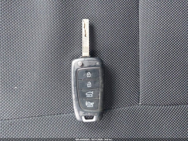 KMHLL4AGXMU103671 Hyundai ELANTRA SE