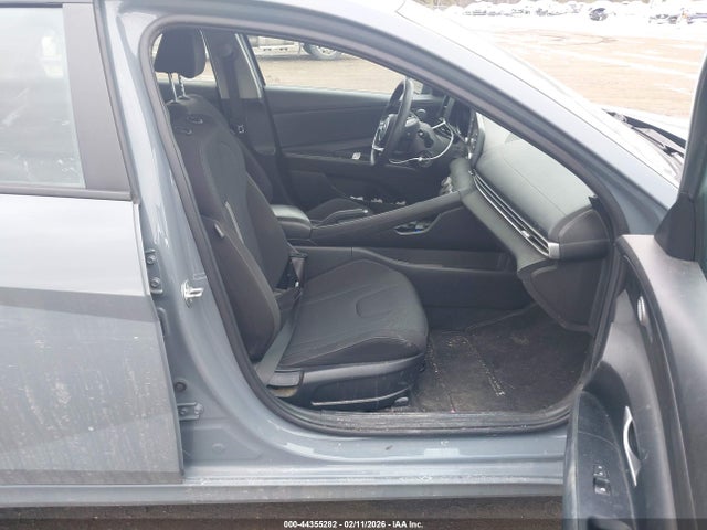 KMHLL4AGXMU103671 Hyundai ELANTRA SE