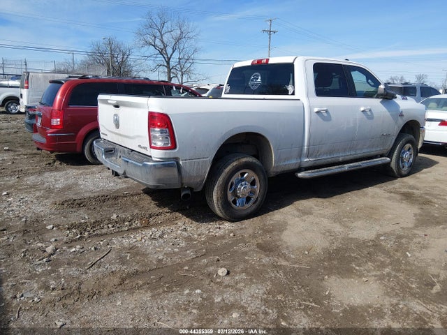 3C6UR5DL8NG235913 RAM 2500 Big Horn 4x4 6&#039;4 Box