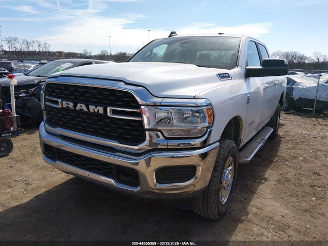 3C6UR5DL8NG235913 RAM 2500 Big Horn 4x4 6&#039;4 Box