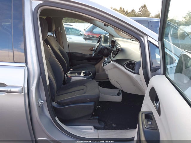 Продаж на аукціоні авто 2017 Chrysler Pacifica Touring Plus, vin: 2C4RC1BG3HR753571, номер лоту: 44355464