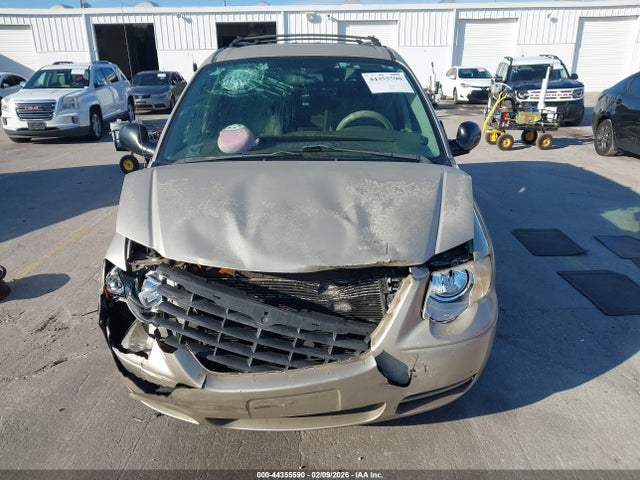44355590 :رقم المزاد ، 2C4GP44R55R138365 vin ، 2005 Chrysler Town & Country Lx مزاد بيع