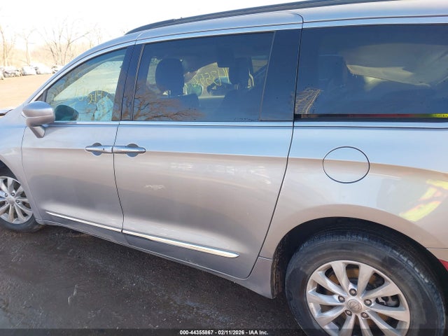 2017 Chrysler Pacifica Touring-l მანქანა იყიდება აუქციონზე, vin: 2C4RC1BG5HR684236, აუქციონის ნომერი: 44355867