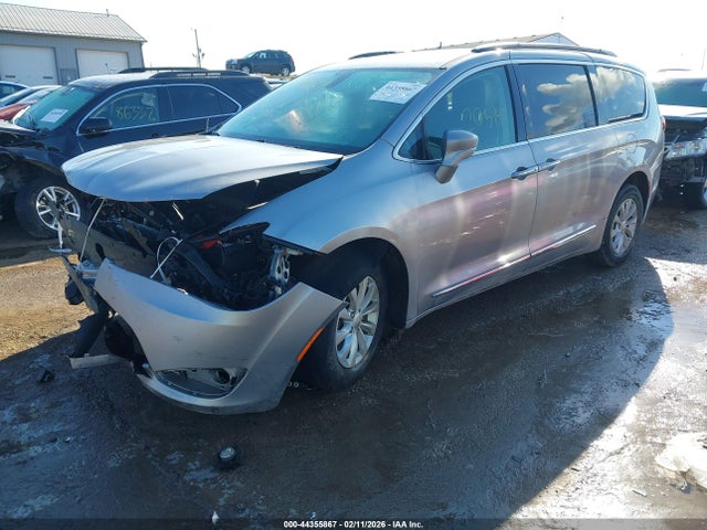 2017 Chrysler Pacifica Touring-l მანქანა იყიდება აუქციონზე, vin: 2C4RC1BG5HR684236, აუქციონის ნომერი: 44355867