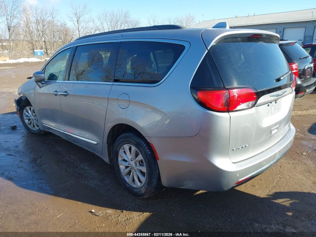 2017 Chrysler Pacifica Touring-l მანქანა იყიდება აუქციონზე, vin: 2C4RC1BG5HR684236, აუქციონის ნომერი: 44355867