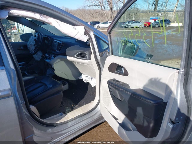 2017 Chrysler Pacifica Touring-l მანქანა იყიდება აუქციონზე, vin: 2C4RC1BG5HR684236, აუქციონის ნომერი: 44355867