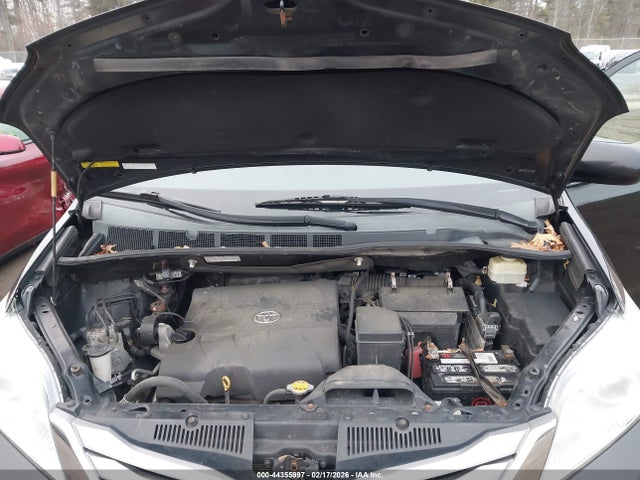 5TDDK3DC0FS115558 Toyota Sienna Xle 7 Passenger