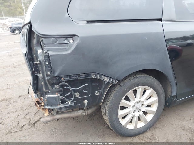 5TDDK3DC0FS115558 Toyota Sienna Xle 7 Passenger