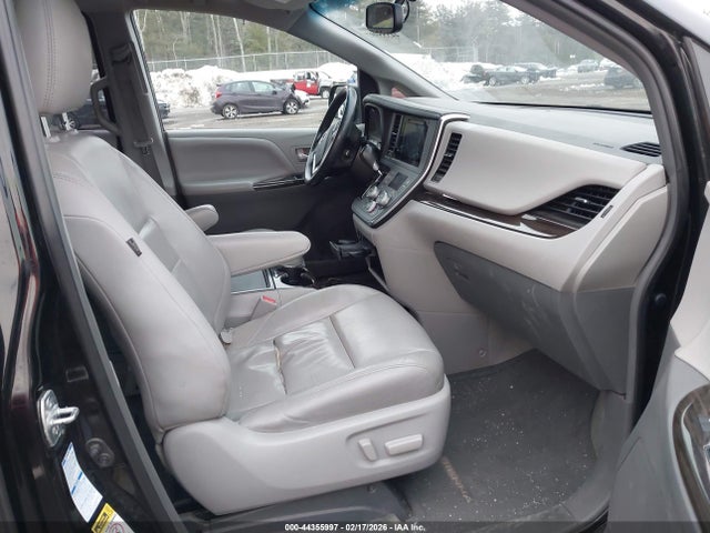 5TDDK3DC0FS115558 Toyota Sienna Xle 7 Passenger
