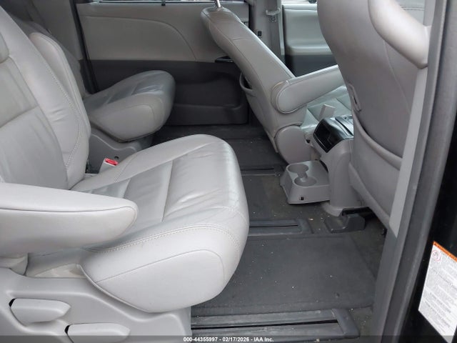 5TDDK3DC0FS115558 Toyota Sienna Xle 7 Passenger