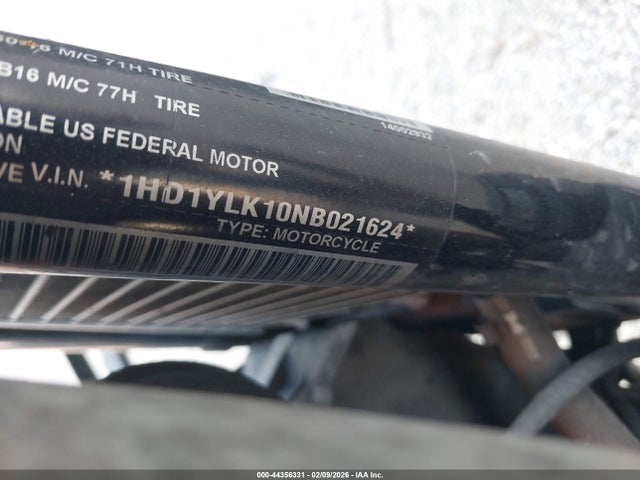 2022 HARLEY-DAVIDSON FXFBS 1HD1YLK10NB021624 Photo 9