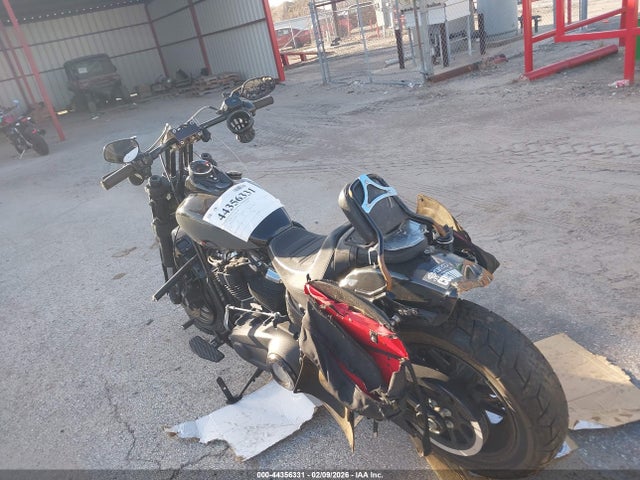 2022 HARLEY-DAVIDSON FXFBS 1HD1YLK10NB021624 Photo 2