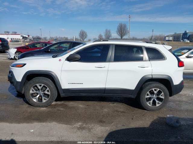 2016 Jeep Cherokee Trailhawk მანქანა იყიდება აუქციონზე, vin: 1C4PJMBS6GW130955, აუქციონის ნომერი: 44356366