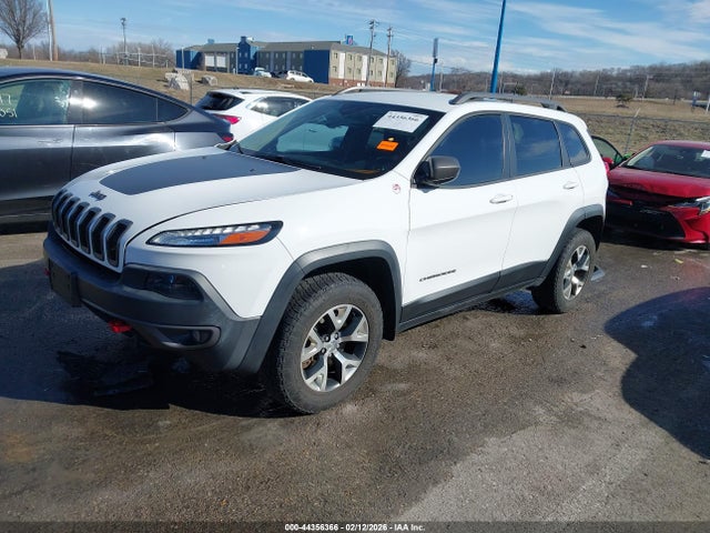 2016 Jeep Cherokee Trailhawk მანქანა იყიდება აუქციონზე, vin: 1C4PJMBS6GW130955, აუქციონის ნომერი: 44356366