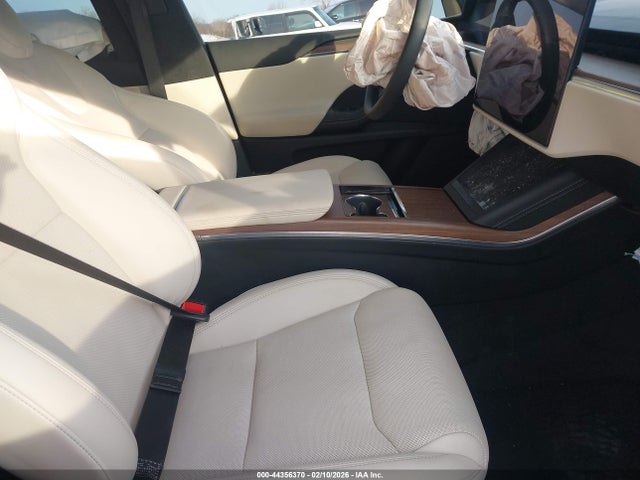 2024 Tesla Model X Long Range მანქანა იყიდება აუქციონზე, vin: 7SAXCBE51RF455317, აუქციონის ნომერი: 44356370