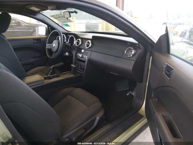 2005 FORD MUSTANG 1ZVFT80N555110772 Photo 4