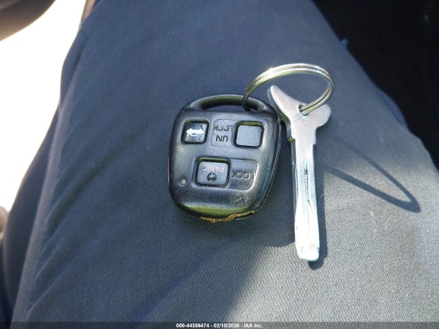 2005 LEXUS IS 300 JTHBD192250099739 Photo 10